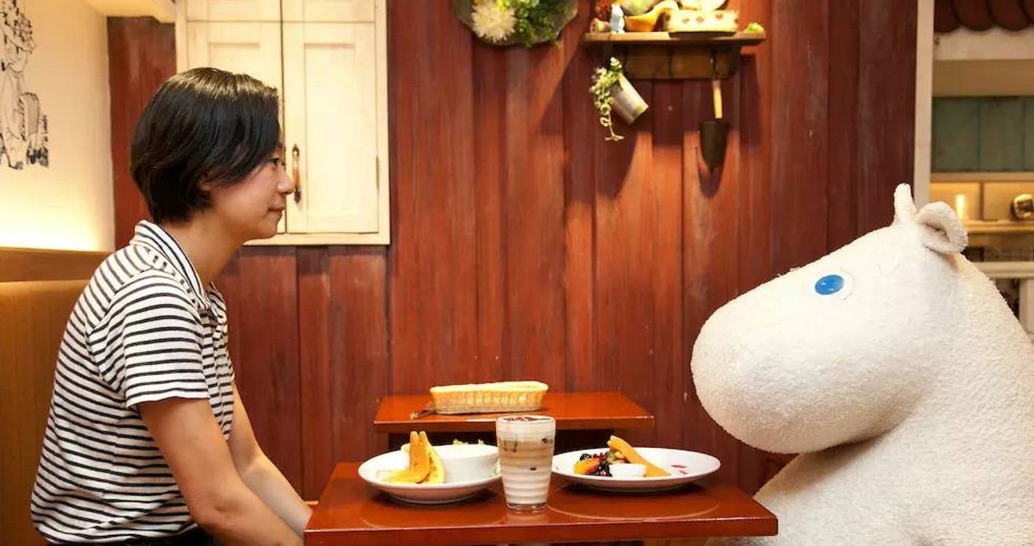 Муми тролли японский. Кафе с Муми троллями в Японии. Кафе Мумий Тролль в Японии. Кафе Муми троллей. Кафе Moomin.