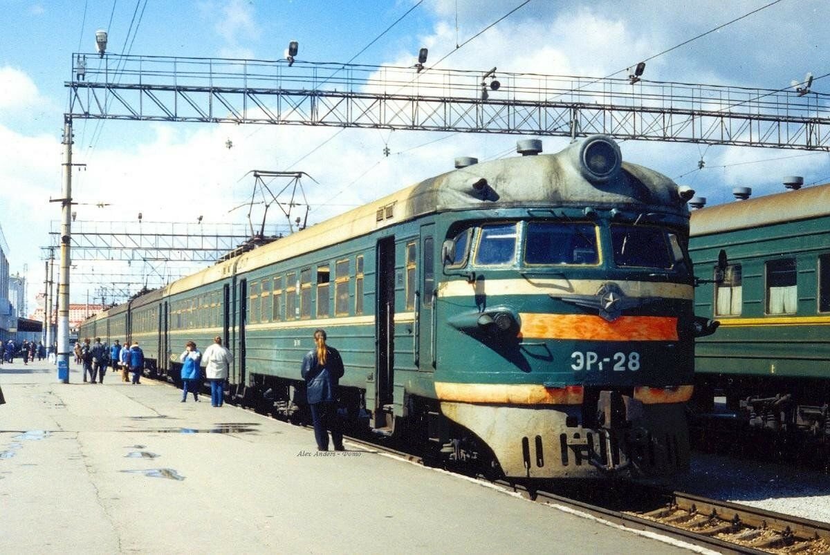 Поезда мценск. Эр1 (электропоезд Рижский, 1-й Тип). Эр1 СССР. Поезд эр1. Электрички СССР эр1.