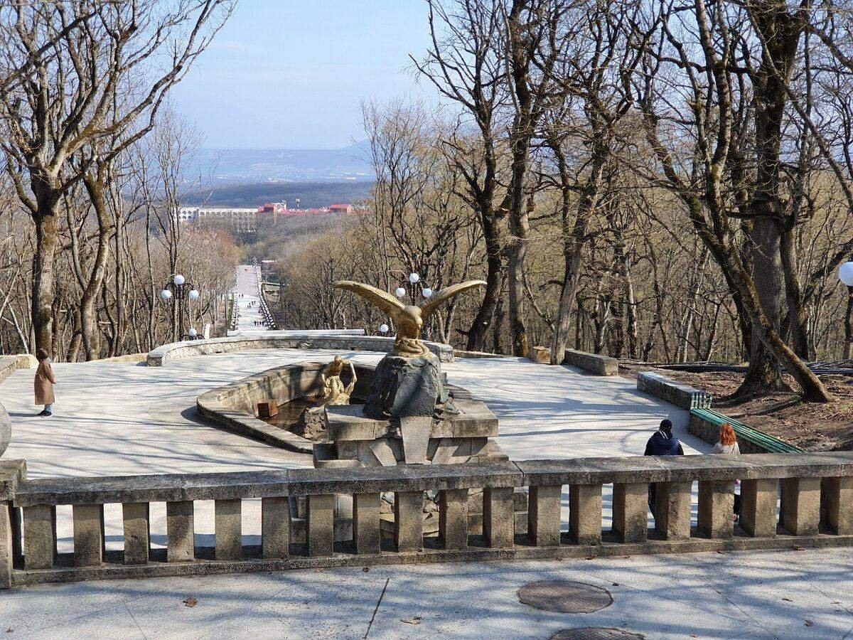 Железноводск февраль. Каскадная лестница в Железноводске 2019. Железноводск в феврале. Наводние Железноводск. Железноводск зимой каскадка.