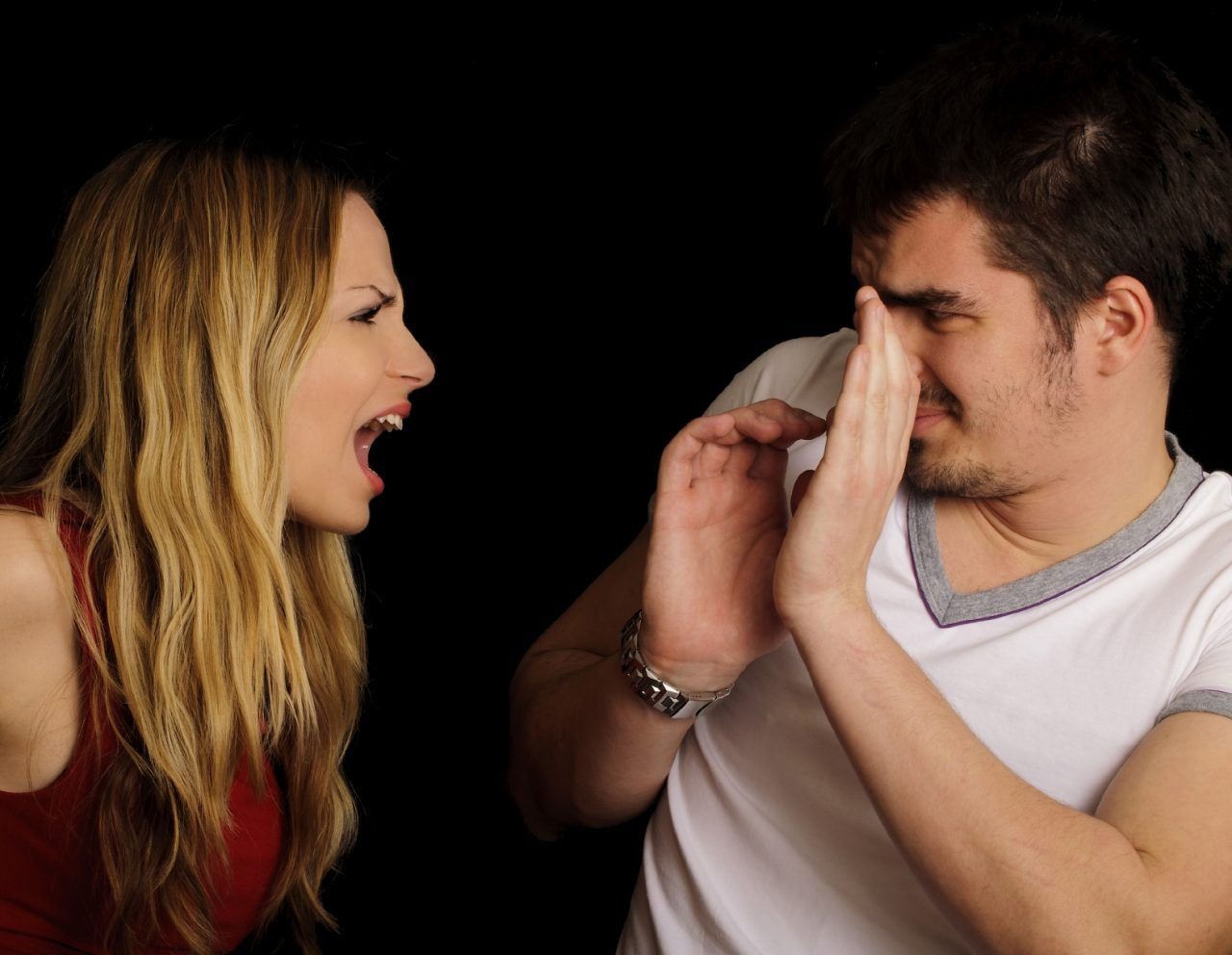 мужчина с семьей. жена злится на мужа картинки. мужчина кричит на женщину. злость на мужа что делать. злость на мужа что делать.