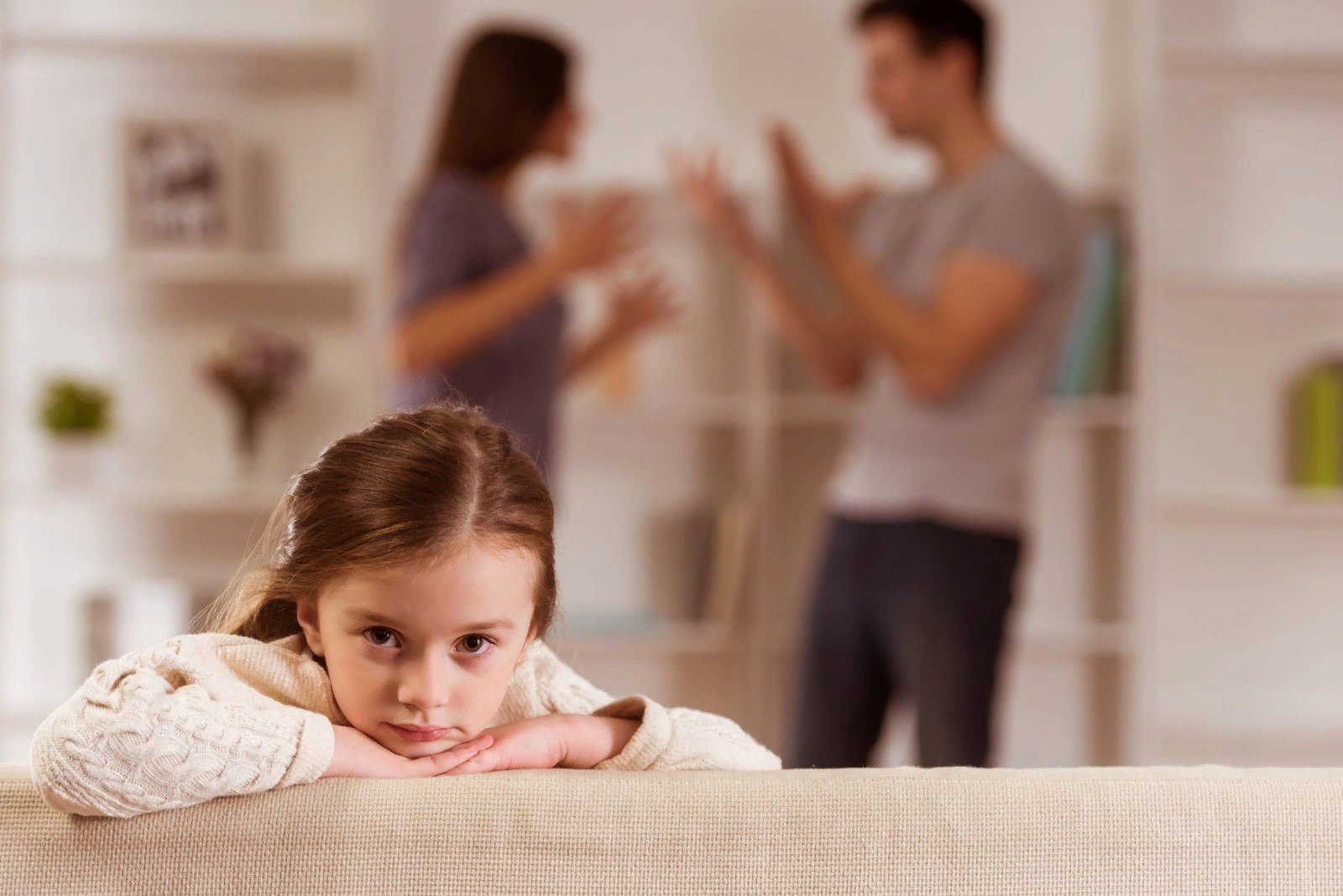 Измена дети слушать. Ссора родителей. Ссора в семье. Родители ругаются. Ссоры детей в семье.