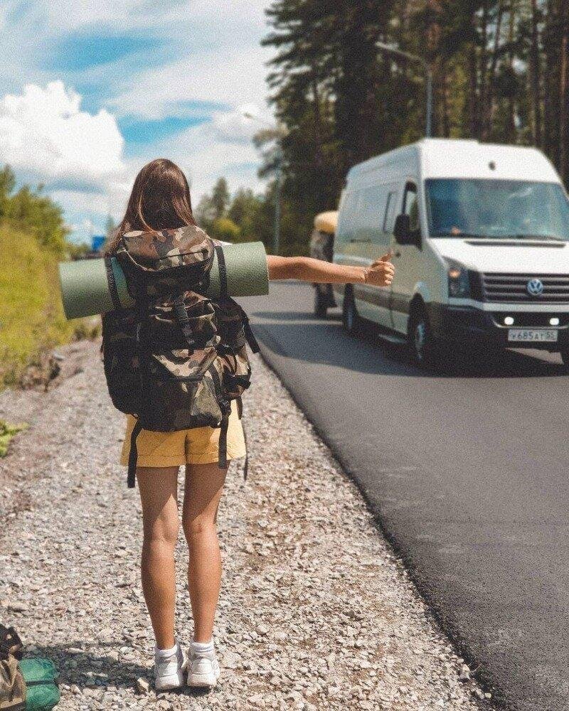 Девушка автостоп