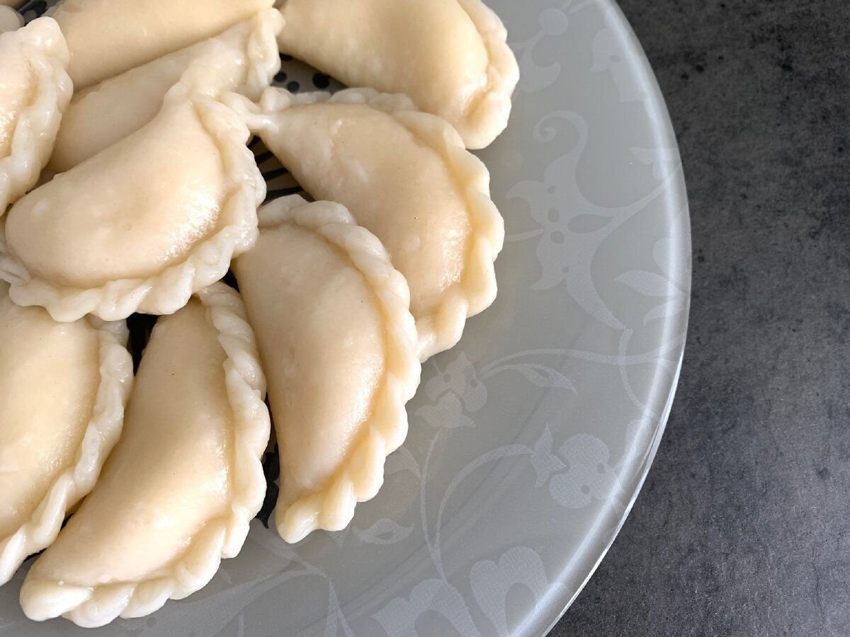 Очень вкусное тесто на пельмени. Заварное тесто для вареников. Тесто для вареников. Заварное тесто для пельменей. Нежный вареник.