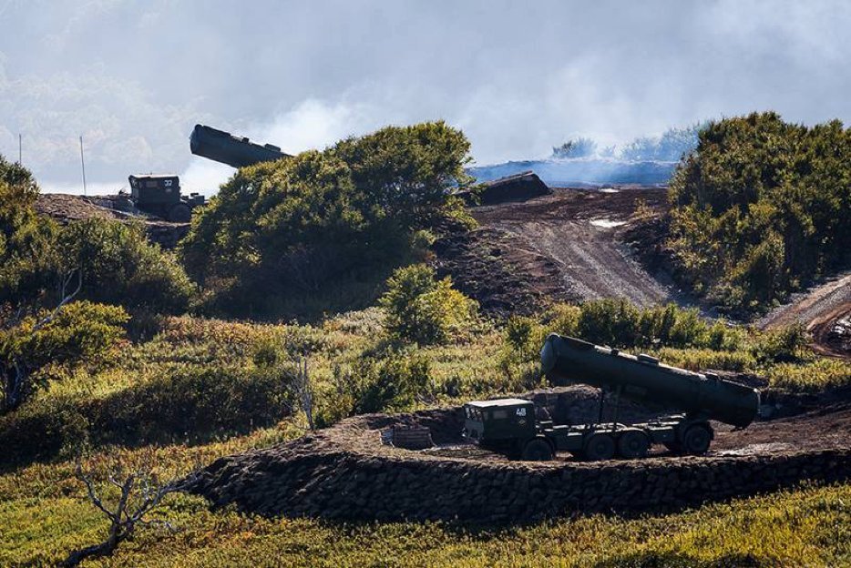 Оборона военно морских баз. Курильские острова Военная база. Военные базы Кунашир. Военные базы на Курилах. Береговая артиллерия Кунашир.