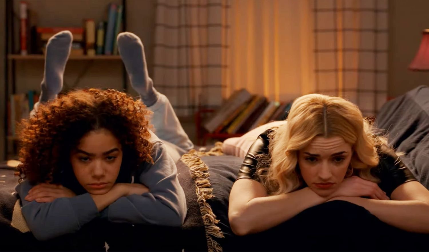 сериал джинни и джорджия 2 сезон. джинни и джорджия сериал 1 сезон. сериал в котором убийца на острове. джинни и джорджия 2 сезон 6 серия. джинни и джорджия дата выхода серий.