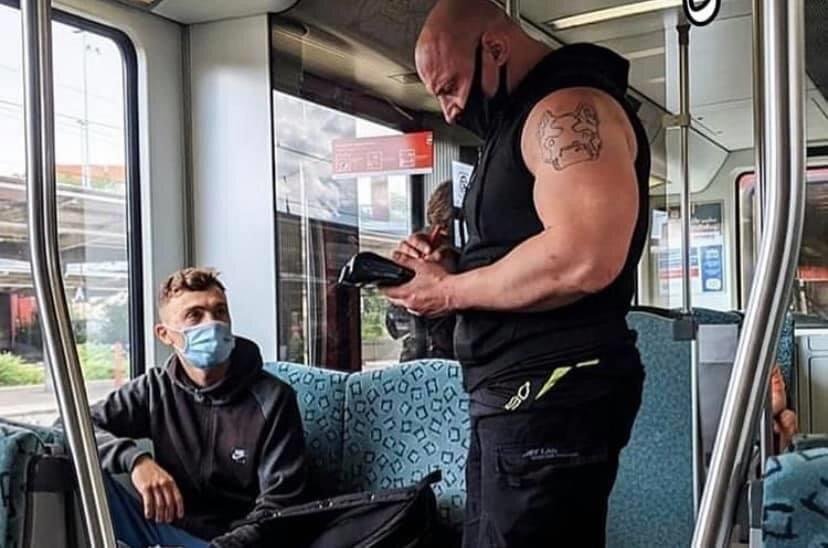 Качок в метро