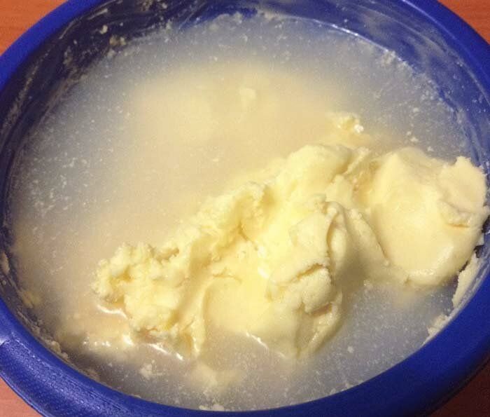 Сливки из молока и масла. Приготовление сливочного масла. Масло сливочное домашнее. Масло из сметаны. Масло из сливок.