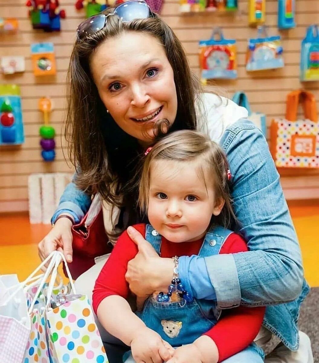 Марина Могилевская с дочкой