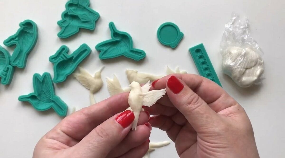 Фигурки из самозатвердевающей массы. Глина для лепки самозатвердевающая. Самозатвердевающий пластилин для лепки. Лепка из самозатвердевающей массы. Лепка из самозатвердевающей глины.
