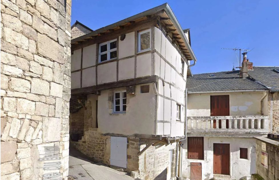 В каком году был построен самый старый дом в париже