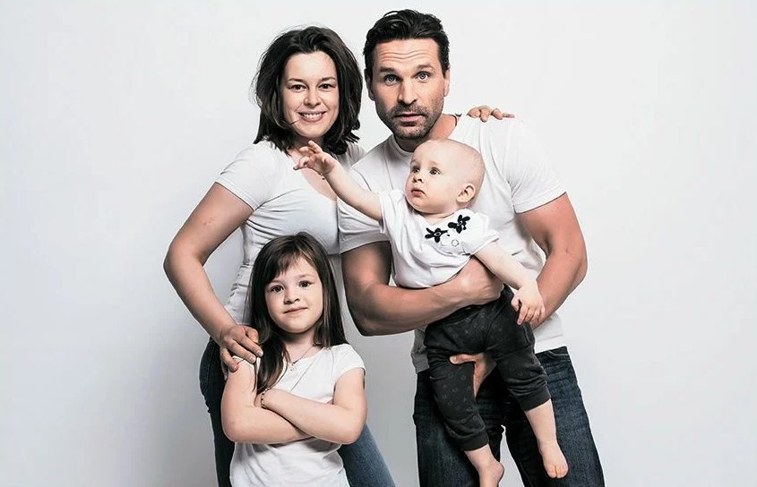 Добронравов виктор с женой и детьми фото