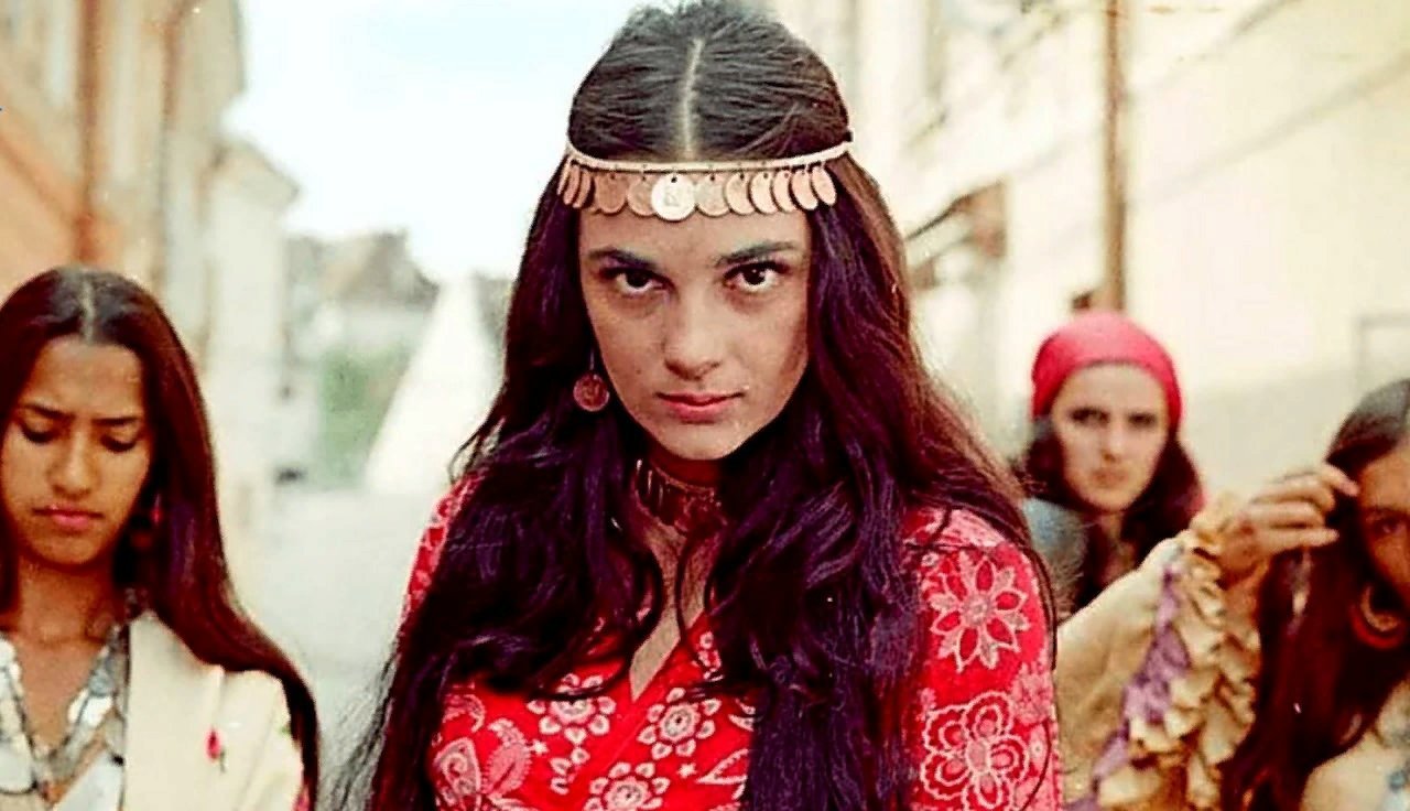 табор уходит в небо актриса 4 буквы