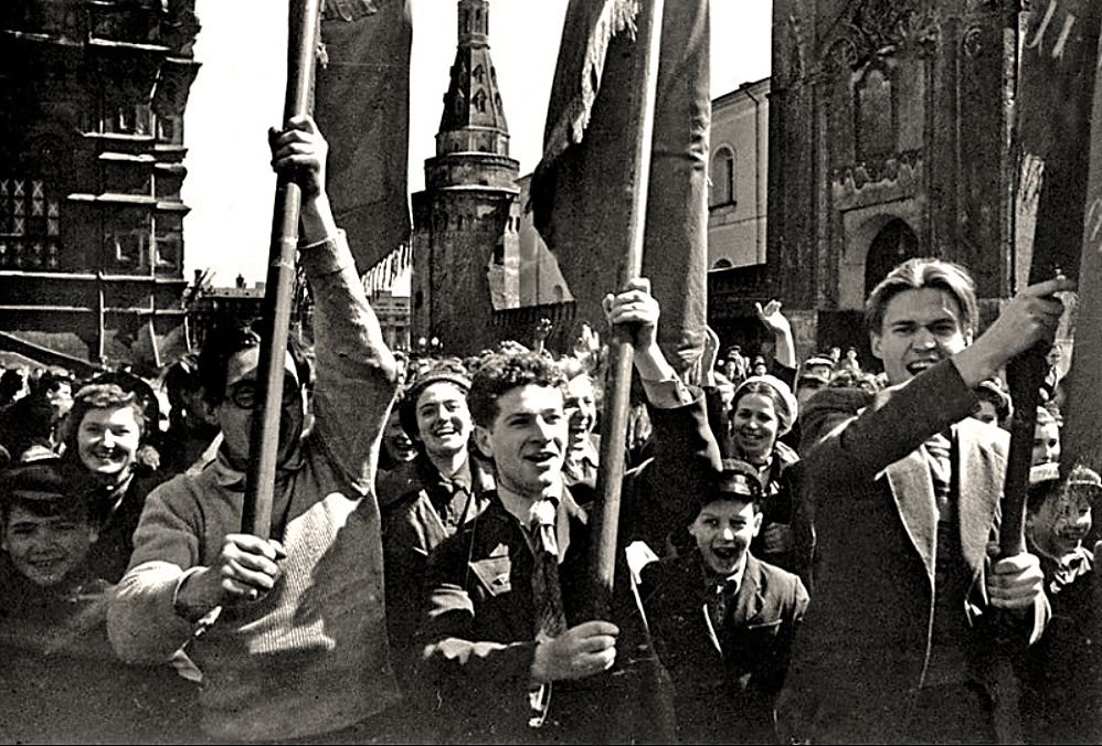 Первые дни победы. Ликование Победы 1945. Юрий Левитан 9 мая 1945 года. Парад Победы 1945 радость Победы. Победа 9 мая 1945.