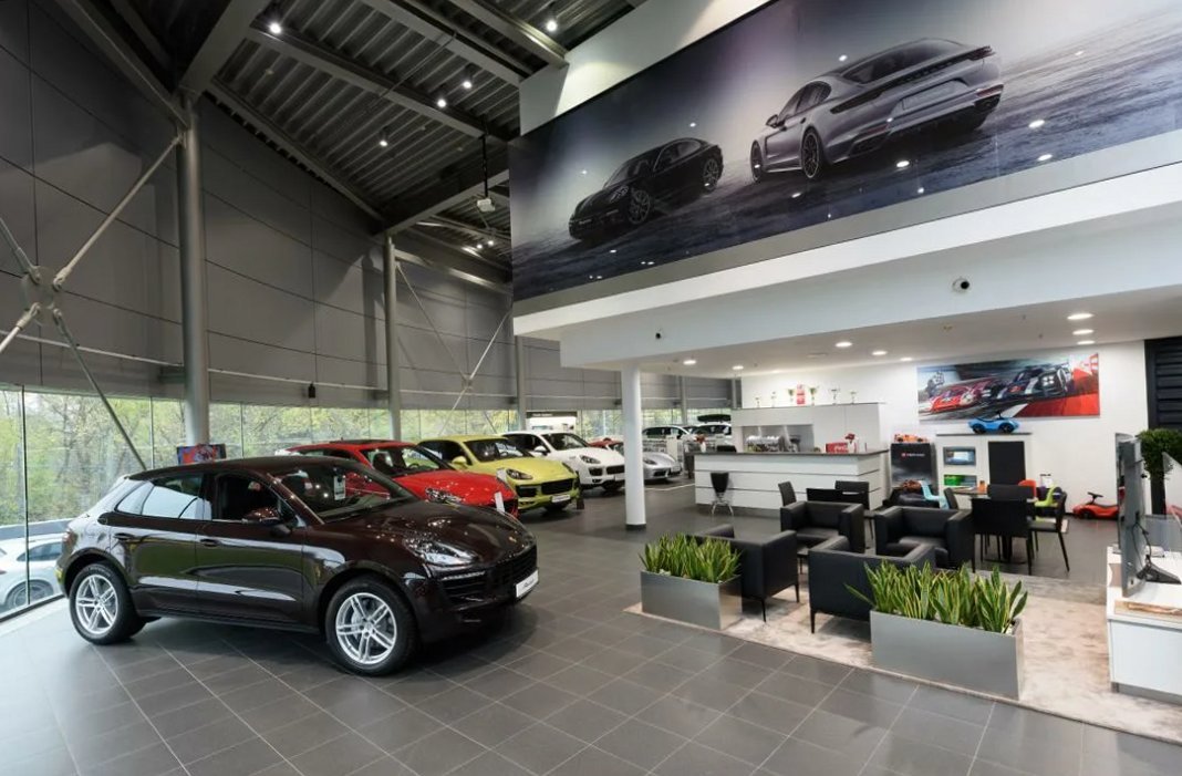 салоны новых машин в минске. автосалон тойота в измайлово. мультибрендовый салон автомобилей. автомобильный салон. красивый автосалон.