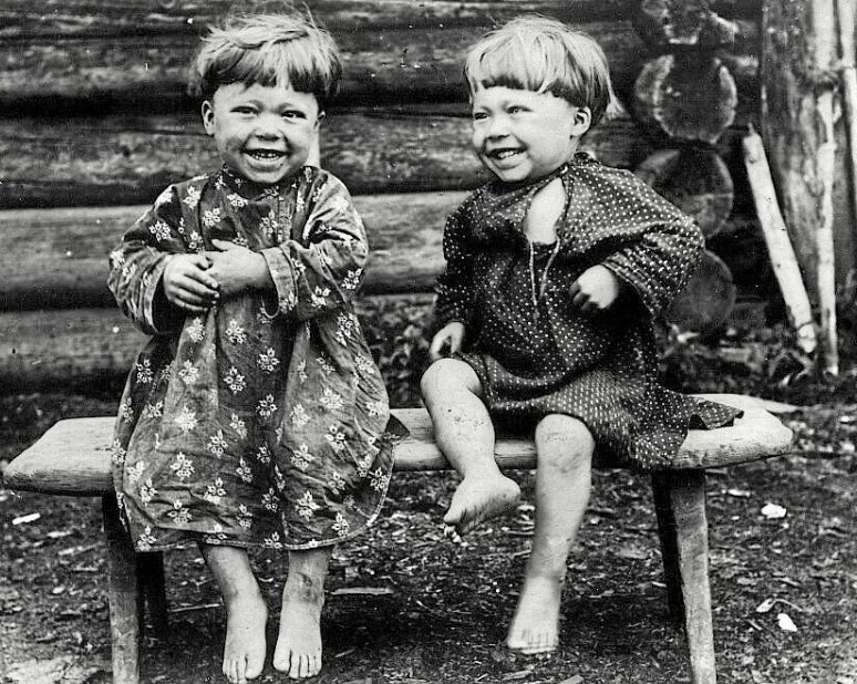 Старая детская. Деревенские дети 19 века в России. Карелы 19 век. Сельские дети 19 век. Карелы дети.