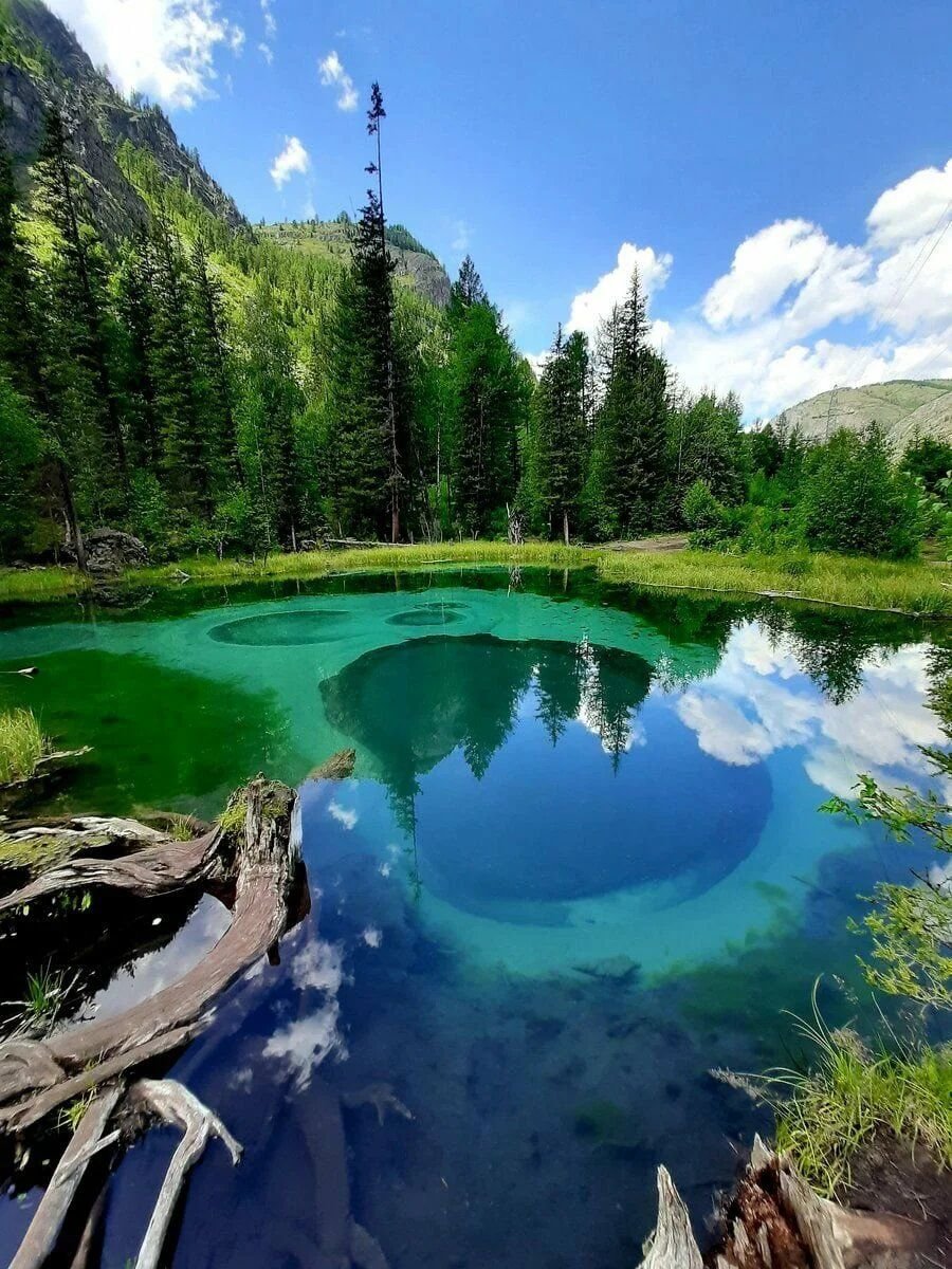 Голубые озера в горном алтае