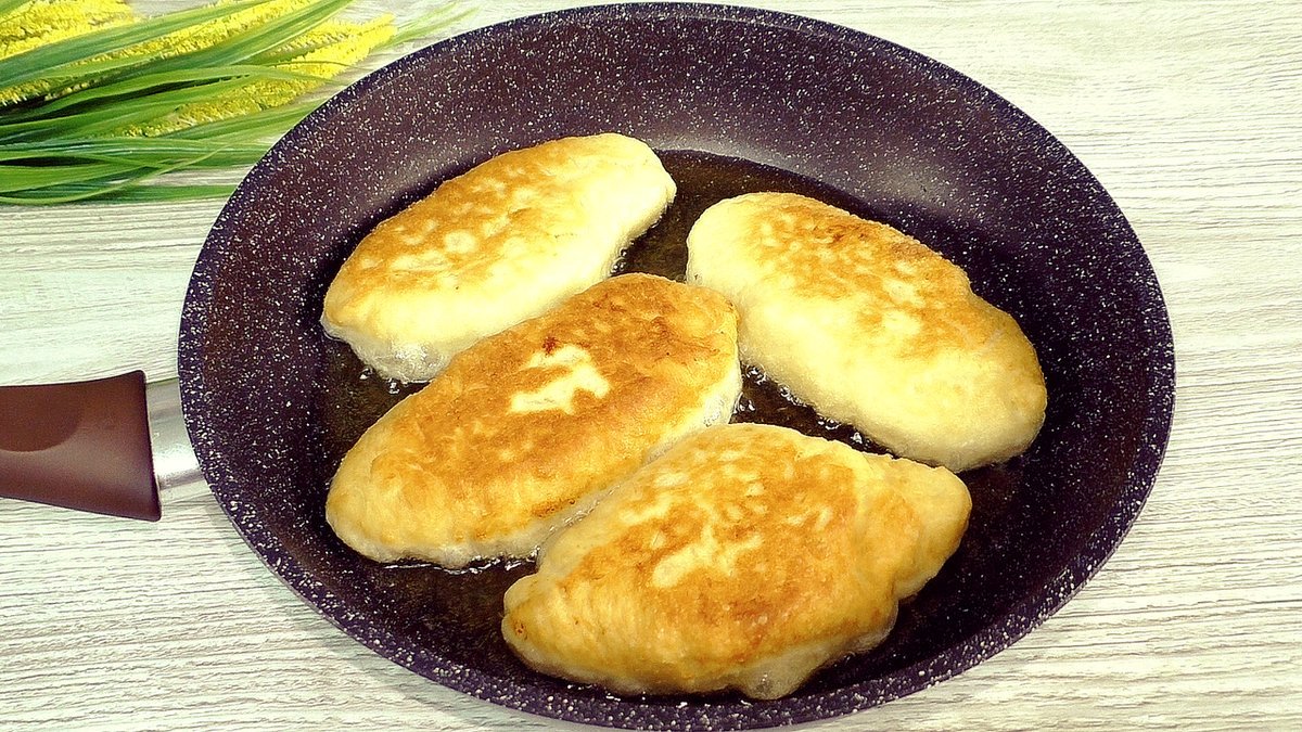 тесто на картофельном отваре. пирожки лапти. формы жареных пирожков. выпечка с толченой картошкой. тесто на картофельном отваре без дрожжей.