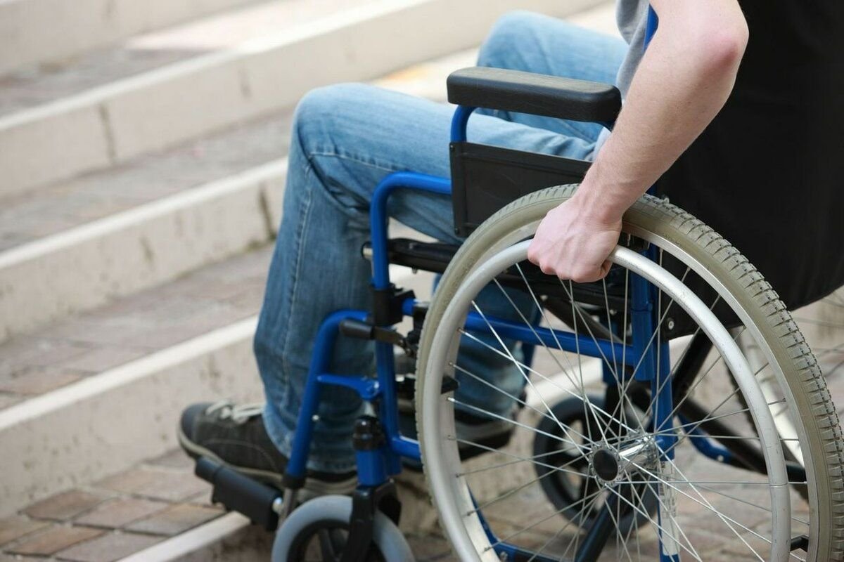 Организации помогающие инвалидам. Инвалид. Человек в инвалидной коляске. • • Кресло-коляска для инвалидов-колясочников. Коляска для инвалидов.