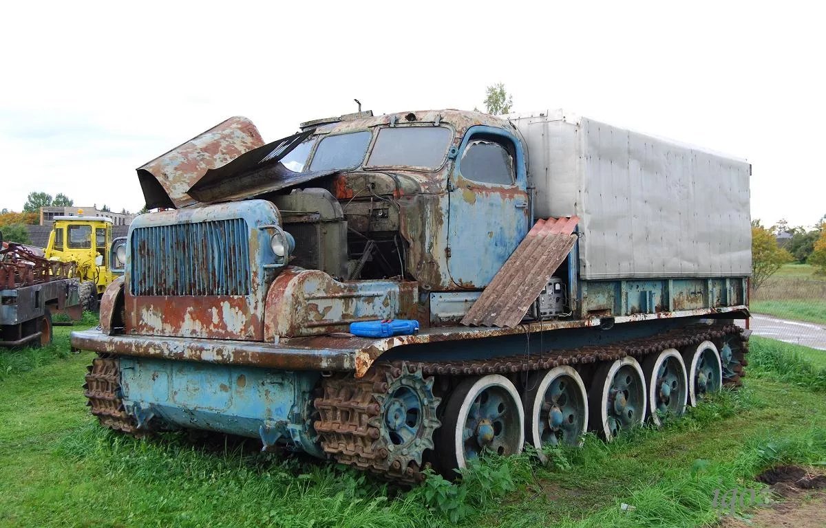 Танковая автобус. Танк маршрутка. Автобус танковое бахчисарай \. Автобус в танке. Танковый автобус.