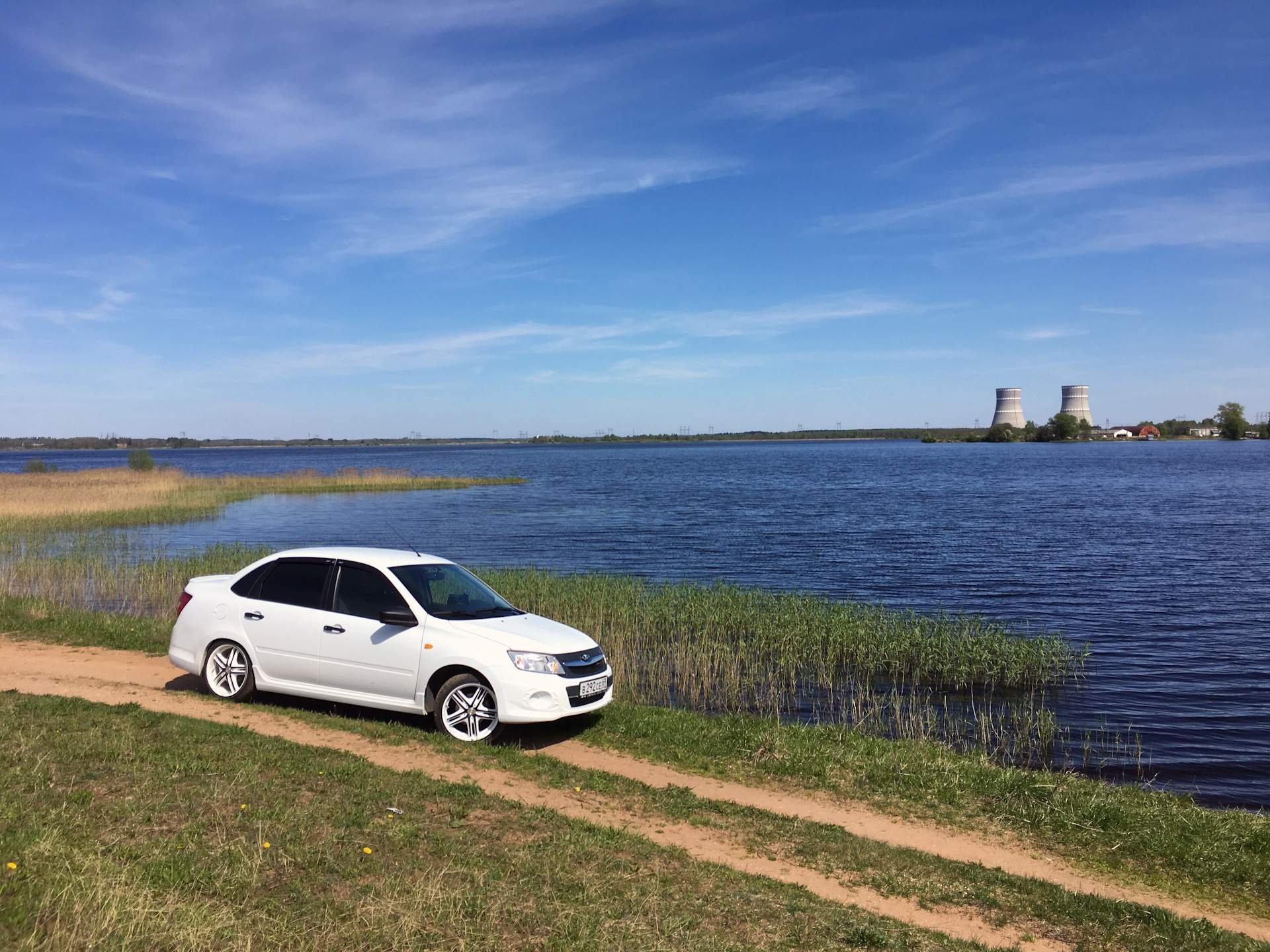 Авто в озере