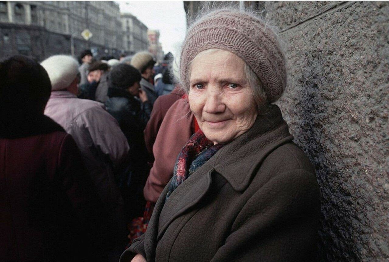 Советский пенсионер. Питер Тернли Москва 1990. Peter Turnley Москва 1991. Питер Тернли 1987 в Москве. Питер Тернли Катя.