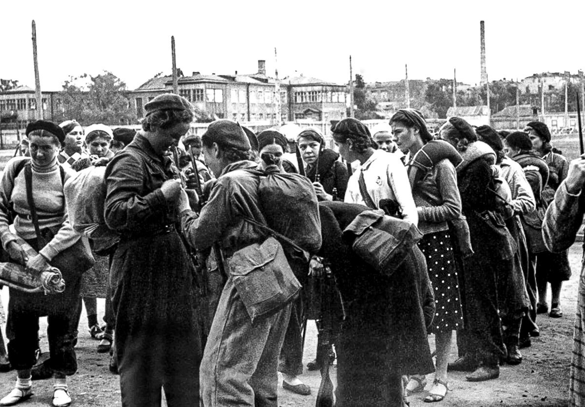 Чем известен 1941 год. Московская паника 1941. Московская паника 16 октября 1941 года. Московское ополчение 1941.