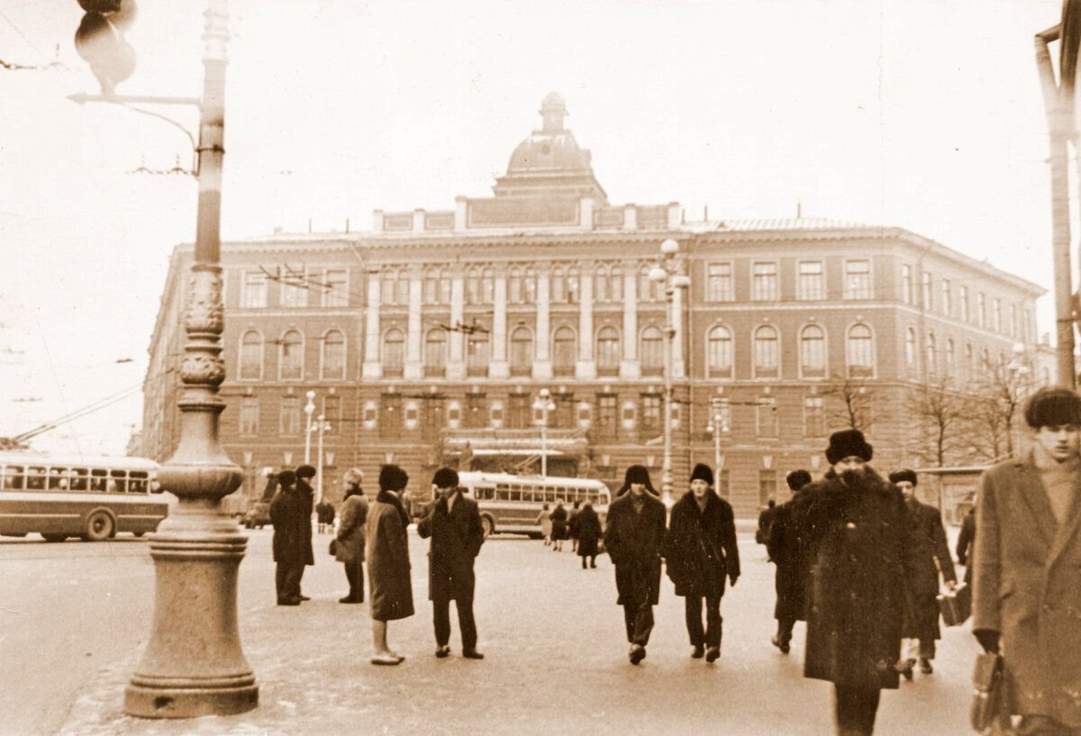 Техноложка спб. Технологический институт Санкт-Петербург. Химико Технологический институт СПБ. Технологический институт площадь. Площадь труда Санкт-Петербург.
