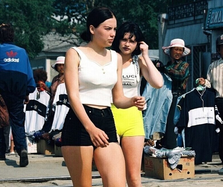 Мода 90е в россии. Как в 90 называли девушек. Девушки 90-х. Стиль лихих 90-х. Участницы конкурса мисс россия 1993.