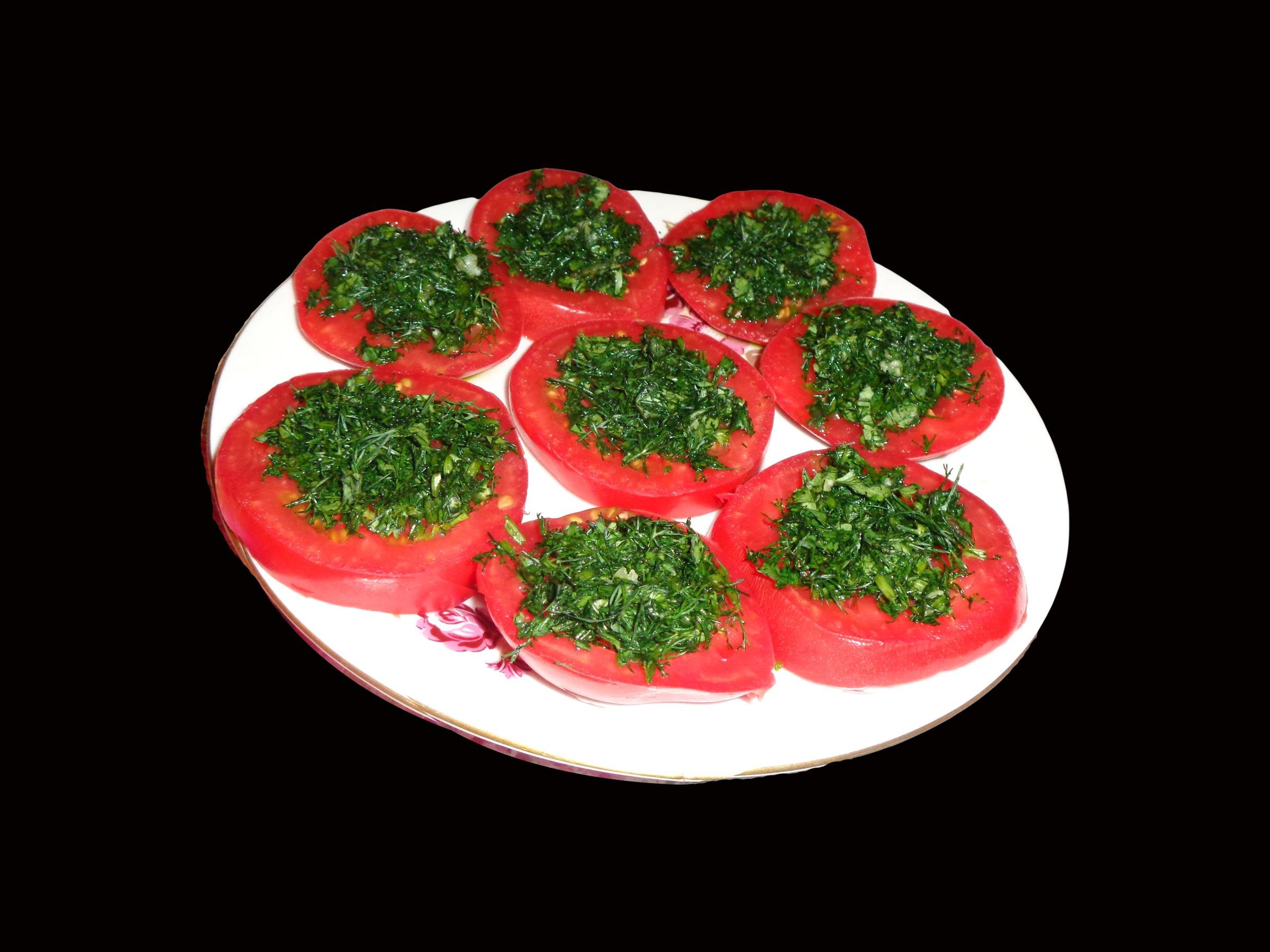 Закуска из помидоров и зелени. Зелень закуска. какие закуски можно сделать с помидоров на новый год.