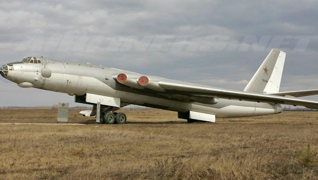 Самолёт м-4 мясищева. М4 самолет. М4 самолет. Самолёт мясищев 3м м4. М4 самолет.