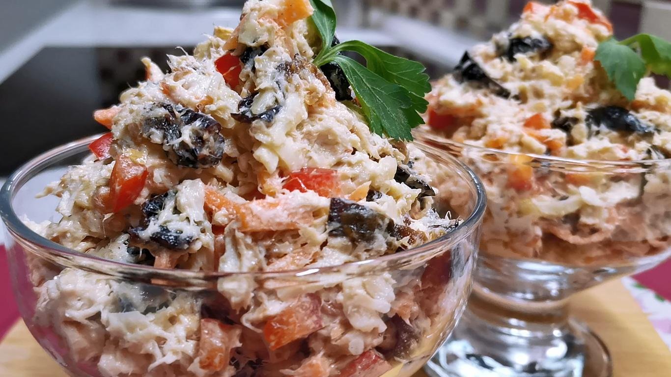 Салат с корейской морковью и черносливом и курицей