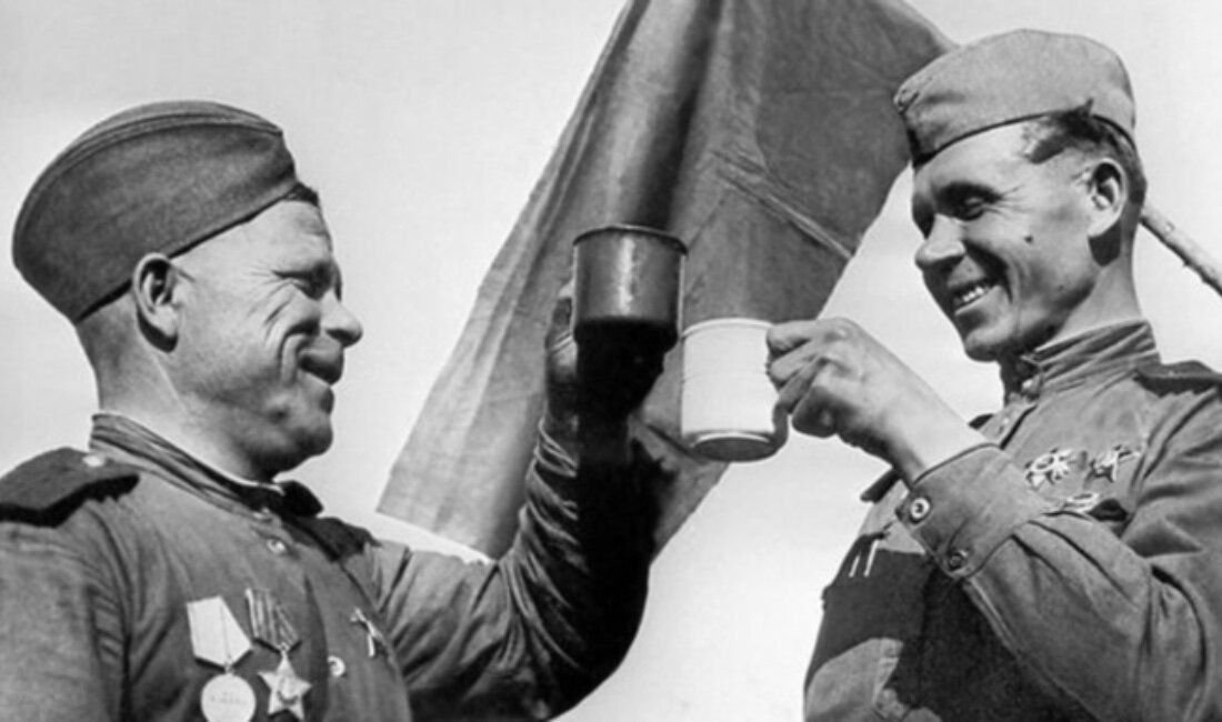 Как и зачем появились «наркомовские» сто грамм в Красной Армии? | Daily ...