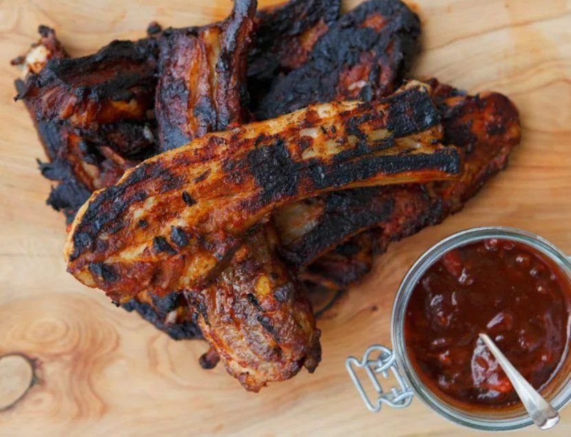 Горелые котлеты. Подгоревший лук. Можно ли есть горелое. Подгорелая пища. Сковорода пригорела.