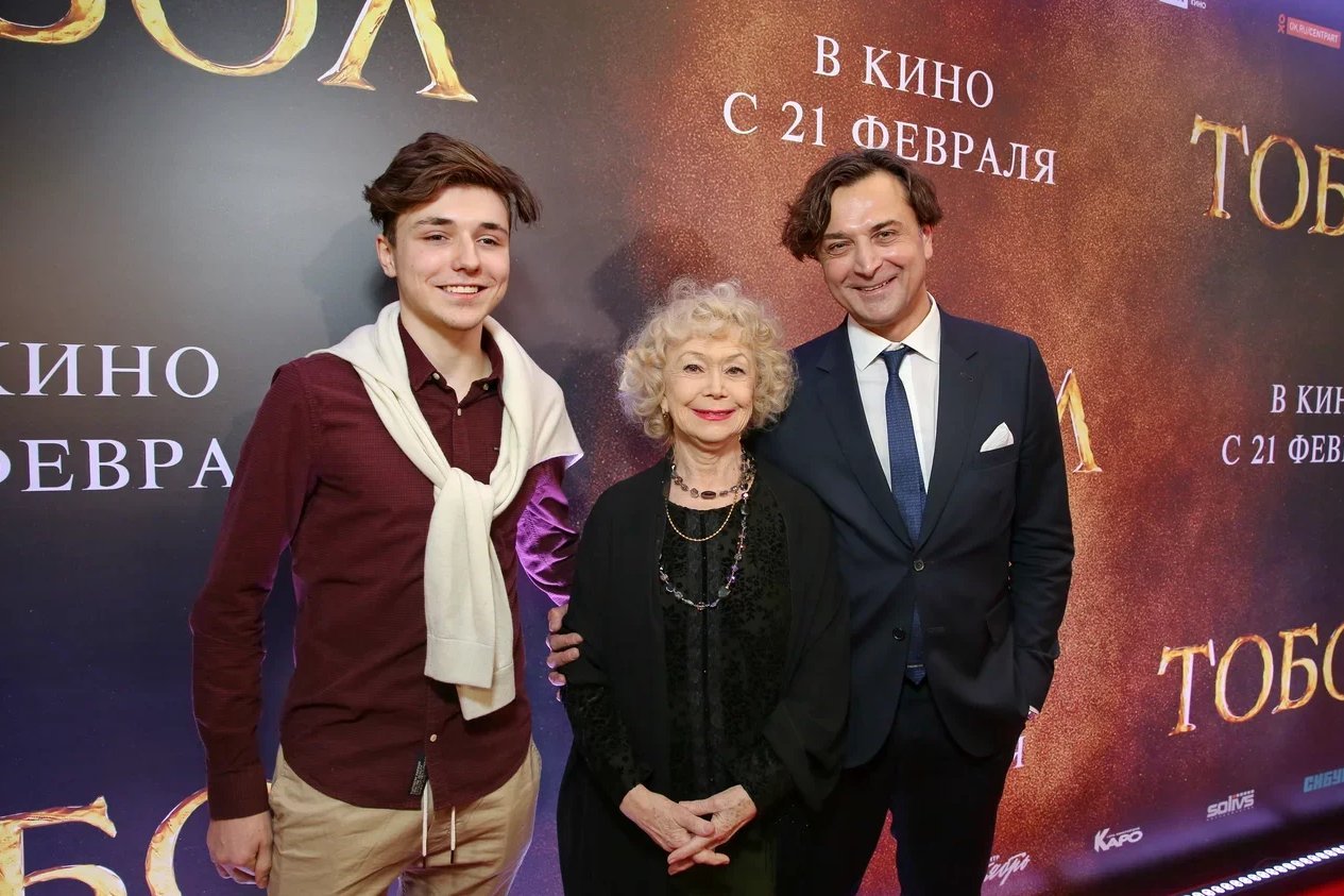 Сколько лет светлане лазаревой. Светлана Немоляева и Александр Лазарев младший. Светлана Немоляева и Александр Лазарев. Александр Лазарев внук Немоляевой. Светлана Немоляева сын и Александр Лазарев.