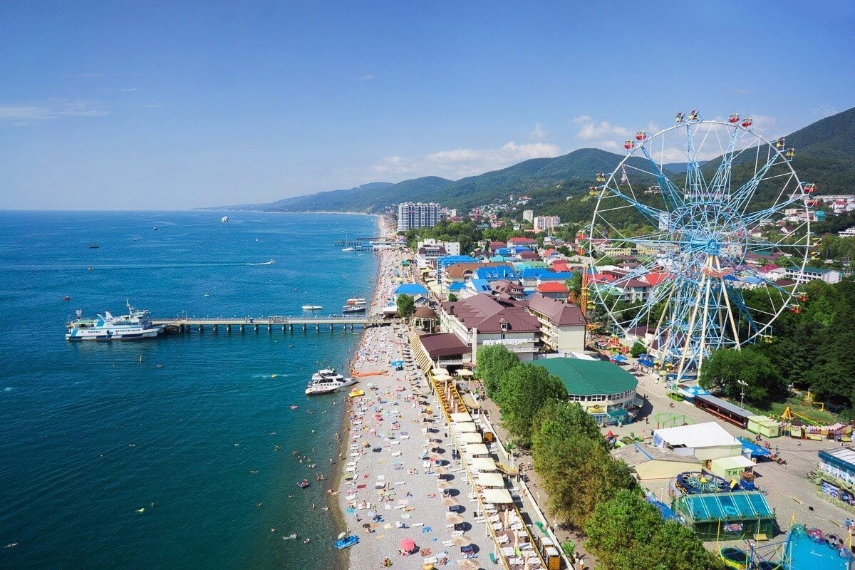 Поездки на море сочи. Лазаревский парк Сочи. Лазарево Краснодарский край. Посёлок Лазаревское Краснодарский край. Город Сочи поселок Лазаревское.