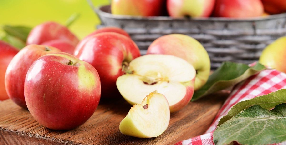 Сбор зимних яблок. Красные яблоки россыпью. Время яблок. Время яблок. Яблоко столовка.