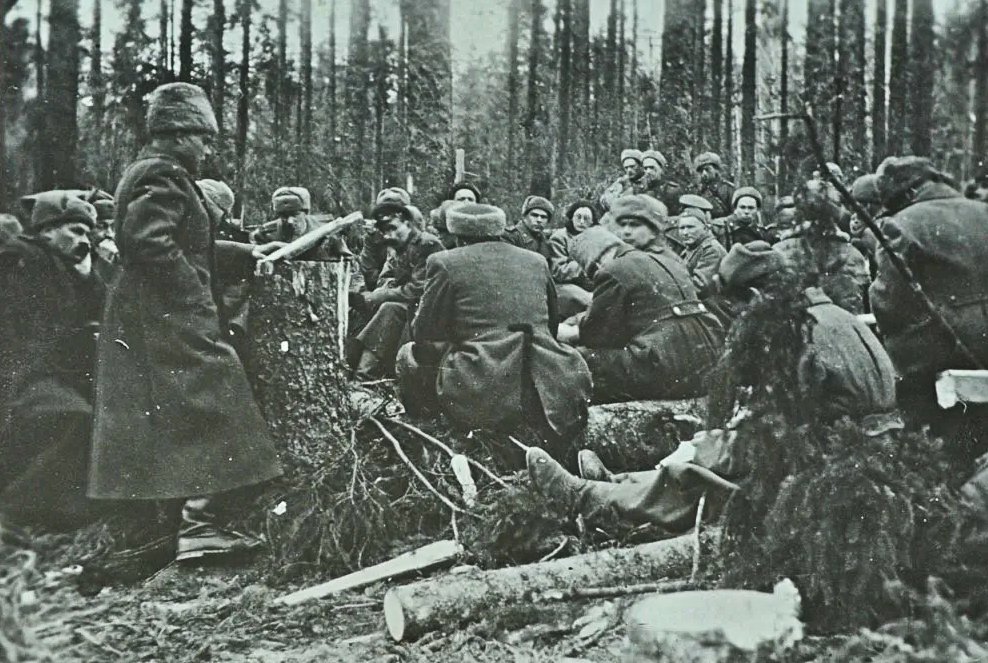 В лесу прифронтовом. Курляндский котёл 1945 год. Бои в Курляндии 1944-1945. Курляндский котёл последний бой в мае 1945.