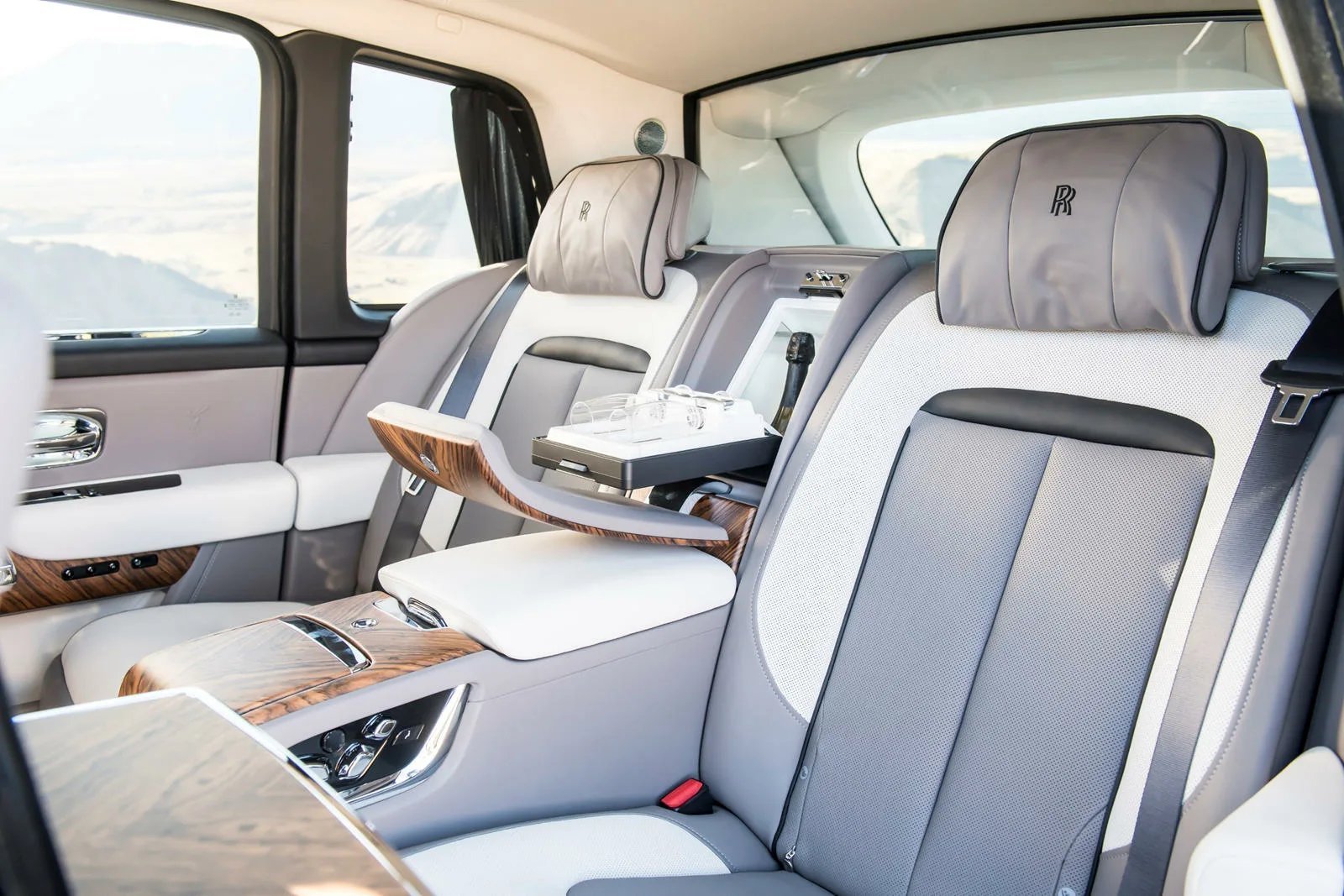 Rolls Royce Cullinan салон