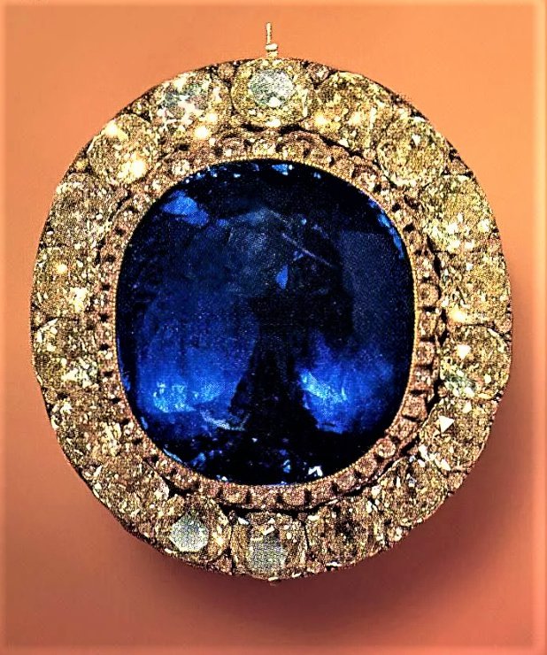 эсмералдская тиара с изумрудами. украшения из сапфира. владимирская тиара диадемы королевы елизаветы 2. диадема кокошник марии федоровны алмазный фонд. изумрудная тиара королевы норвегии.