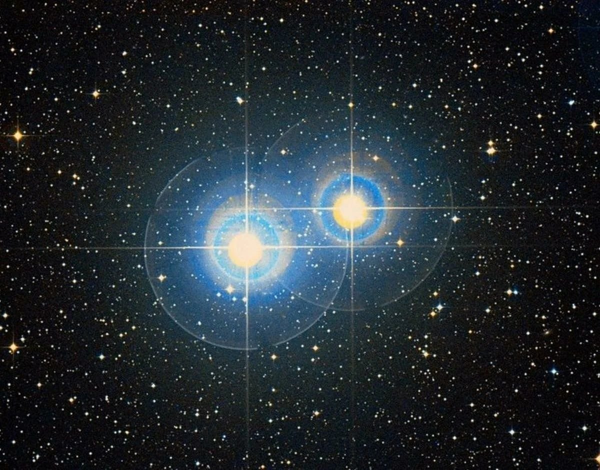 2 звезды в космосе. Оптически двойные звезды. Затменно-двойные системы звёзды. Двойная звезда визуально-двойные звёзды. Аптиче ски двойные звёзды.
