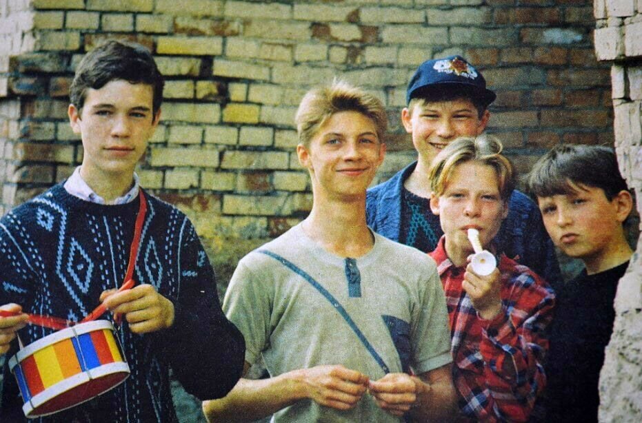 Фото из 90 х годов молодежь