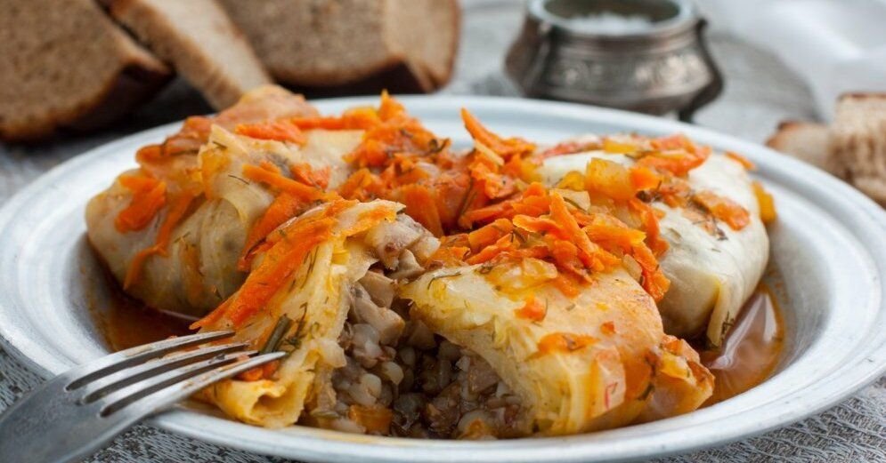 постные голубцы с рисом и грибами и овощами. голубцы с грибами. голубцы с грибами и гречкой. гарнир к голубцам с мясом и капустой. голубцы с грибами и гречкой.