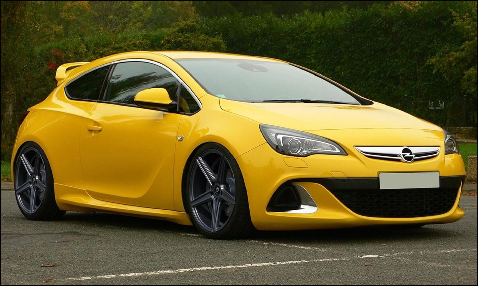 Opel Astra j GTC голубая