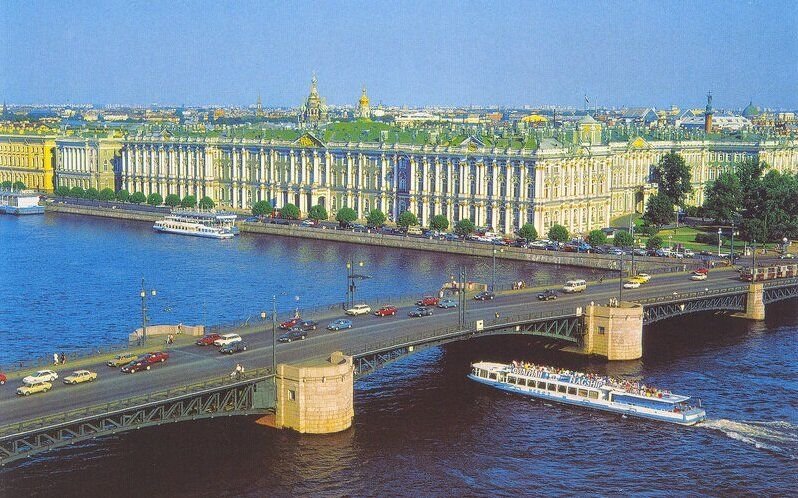Дворцовый мост днем