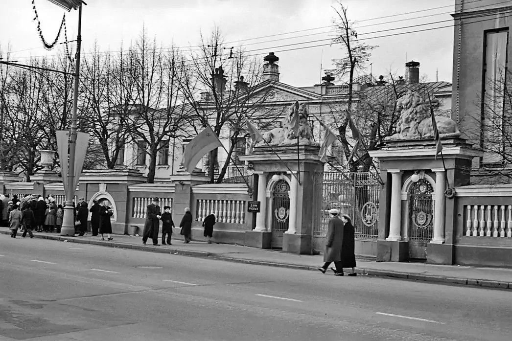 Пречистенка в москве. Кропоткинская площадь в 1959 году.