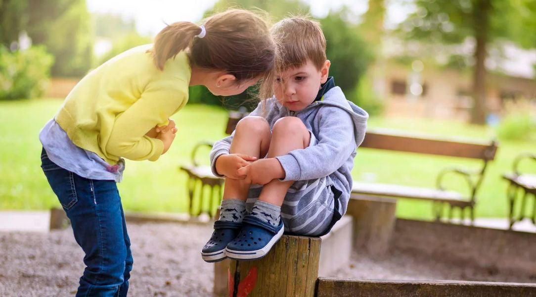 Child exists. Застенчивый ребенок. Застенчивые дети дошкольного возраста. Эмпатия у детей дошкольного возраста. Чуткие дети.