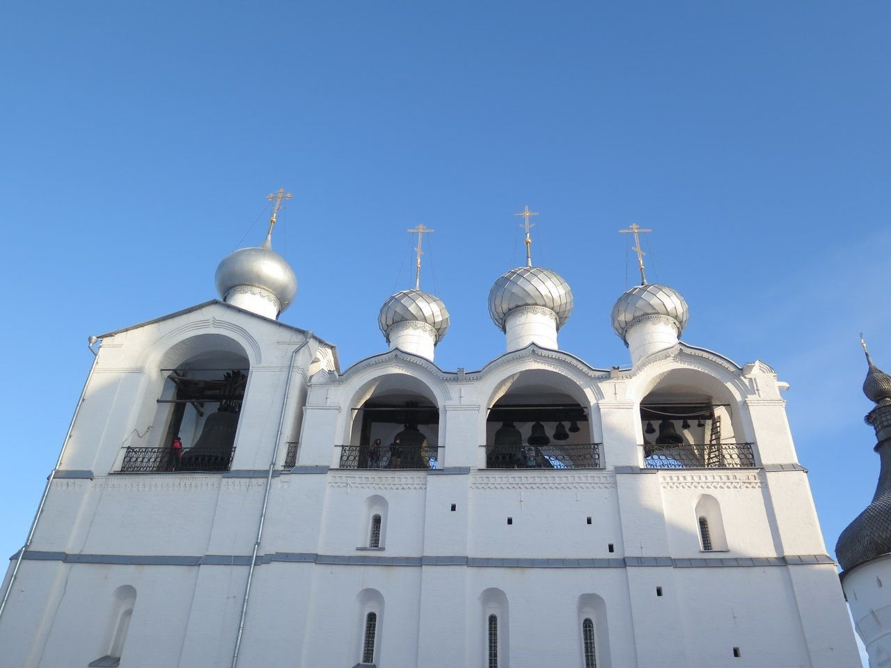 Где снимали меняет профессию. Иван Васильевич звонница Ростов. Звонница Ростовского Кремля Иван Васильевич меняет профессию. Иван Васильевич меняет профессию Ростовский Кремль колокольня. Звонница Ростов Великий Иван Васильевич меняет профессию сцена.