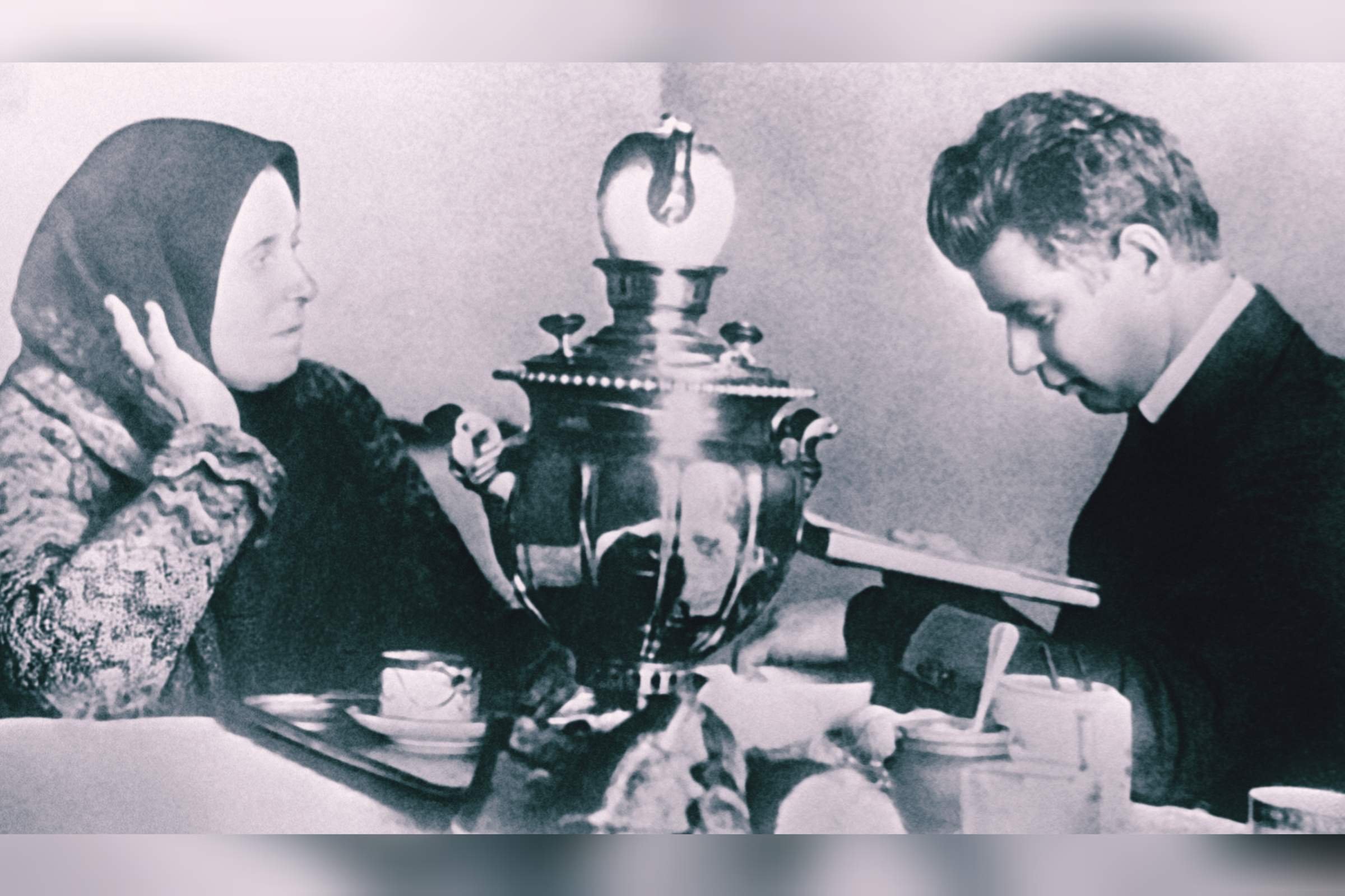 письмо матери. ещё жива моя старушка. сличенко ты жива еще моя старушка. ты жива ещё моя старушка жив и я привет тебе привет. сличенко ты жива еще моя старушка.