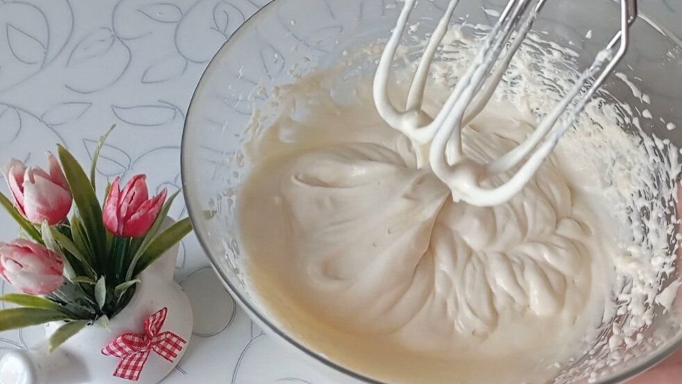 крем чиз маскарпоне. сыр для приготовления крема для торта. крем для торта из творожного сыра. маскарпоне сыр для крема. крем из сливок и творожного сыра.