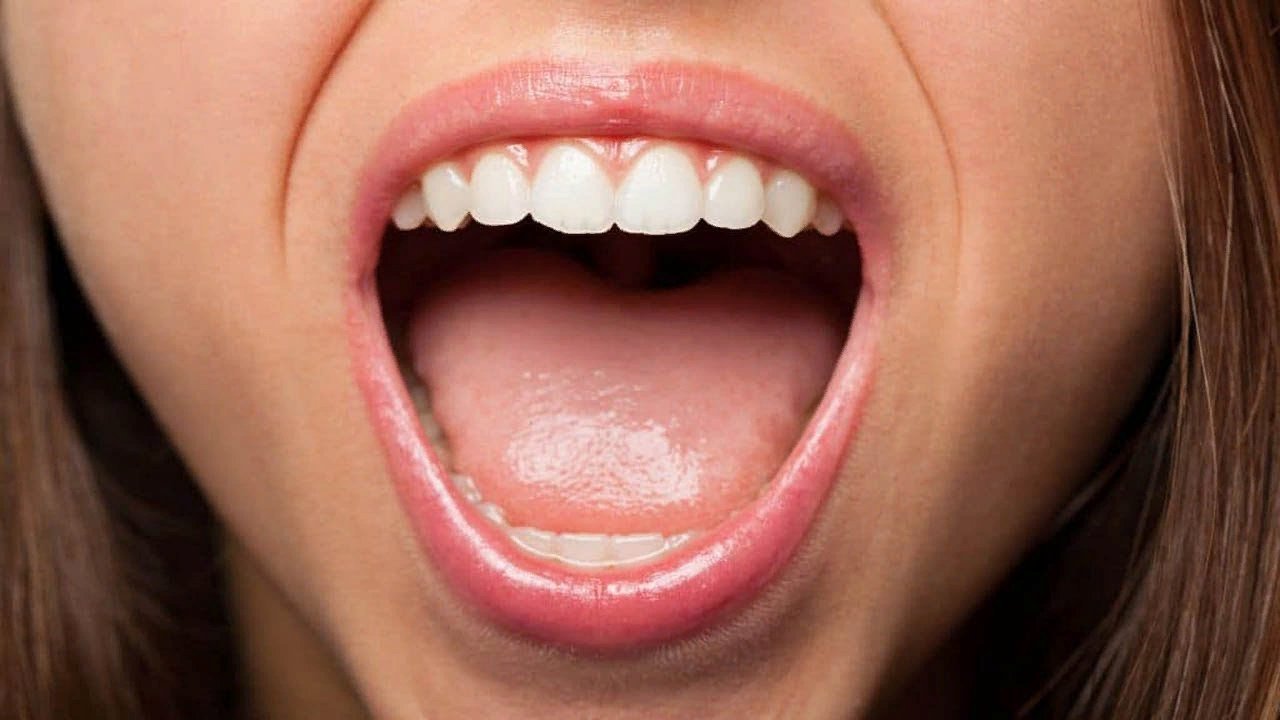 Как открыть рот человеку на фото